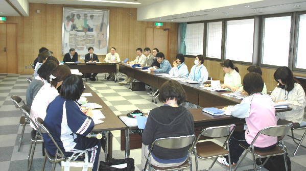 地域連携手帳委員会の様子（秋葉区役所にて）